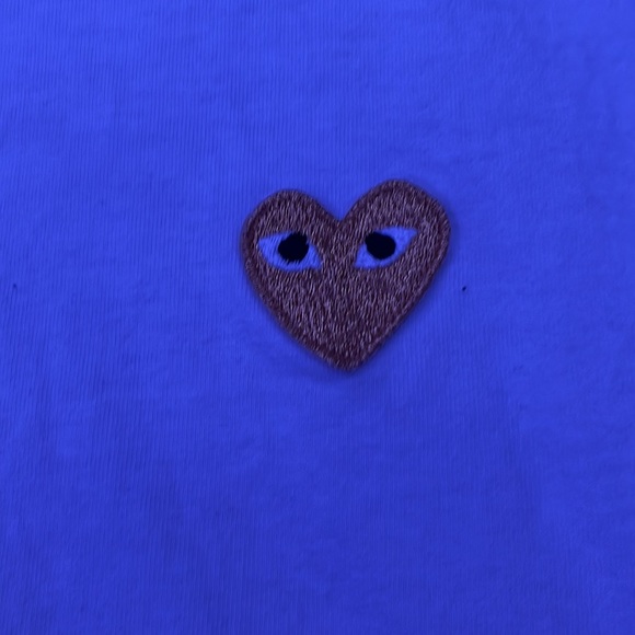 Comme Des Garçons PLAY Gold Heart Tee - Picture 2 of 4